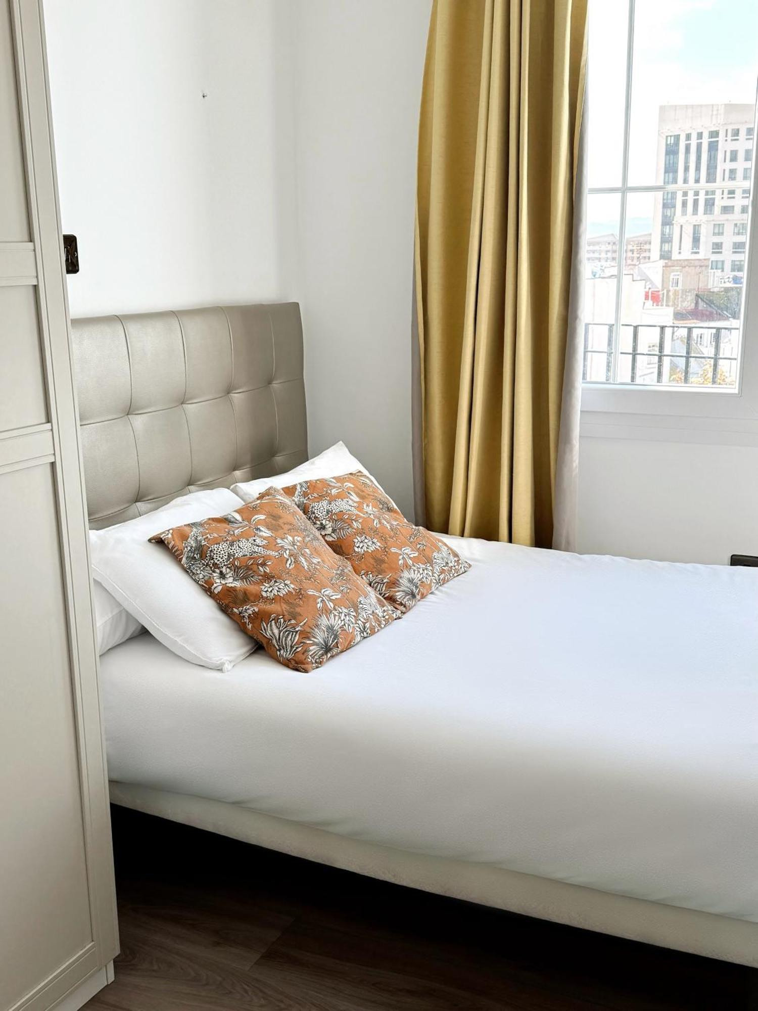 Stunning City Centre Penthouse With Private Balcony - Grand Central House Gibraltar Eksteriør billede