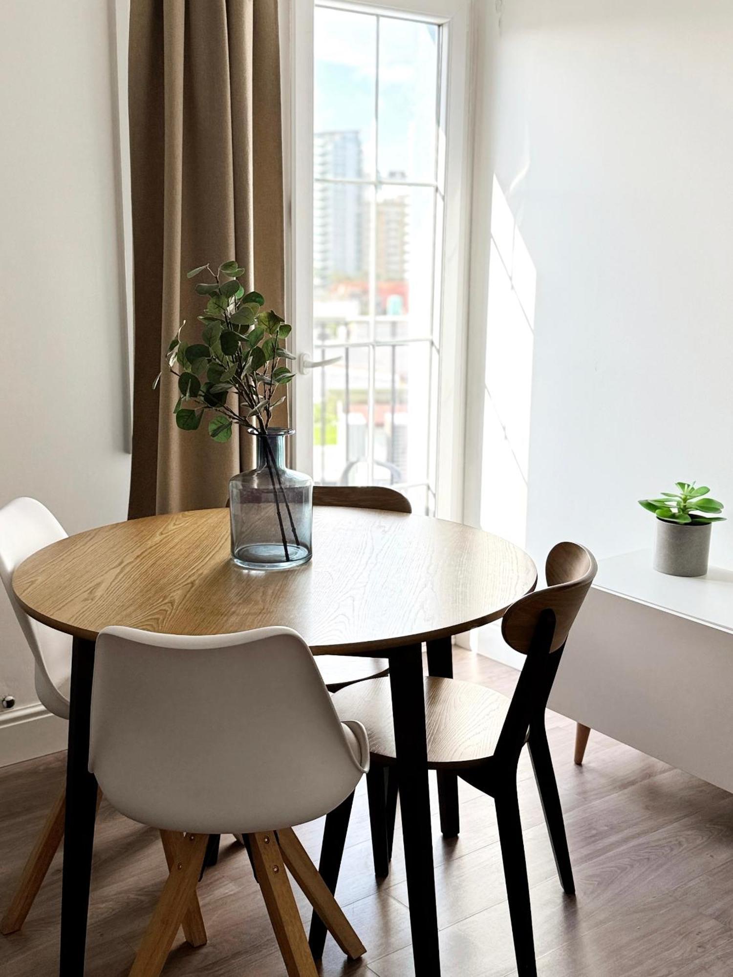Stunning City Centre Penthouse With Private Balcony - Grand Central House Gibraltar Eksteriør billede